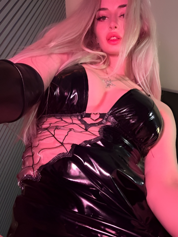 Анастасия привлекательная девушка из Глазова цена от 5000 руб