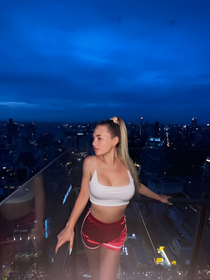 Лаура привлекательная девушка из Глазова цена от 5000 руб