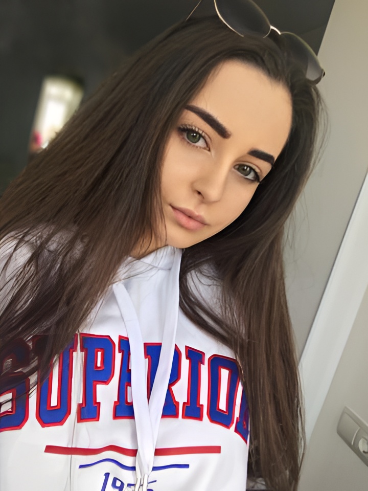 Рената привлекательная девушка из Глазова цена от 3000 руб